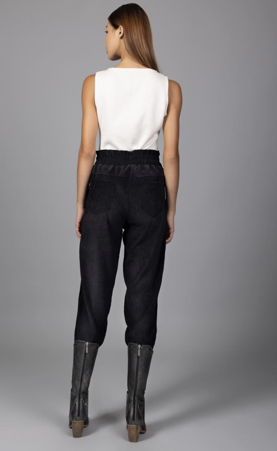 Tailored black cotton pants with belt