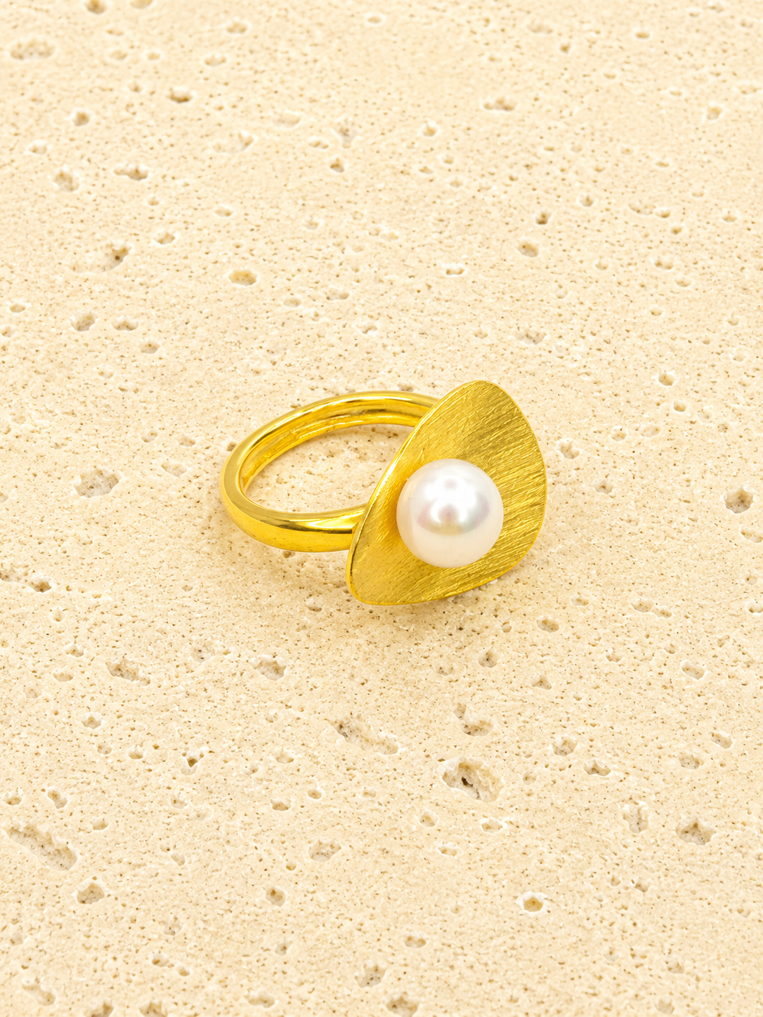 Freshwater pearl ring