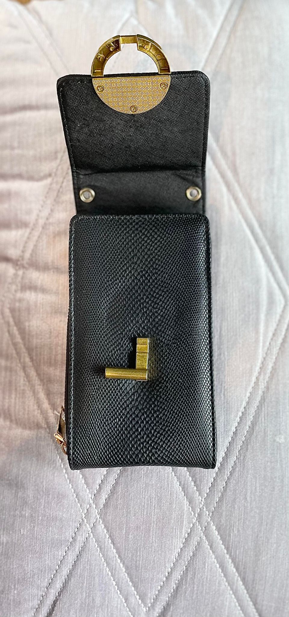Crossbody bag with bronzed metal clasp
