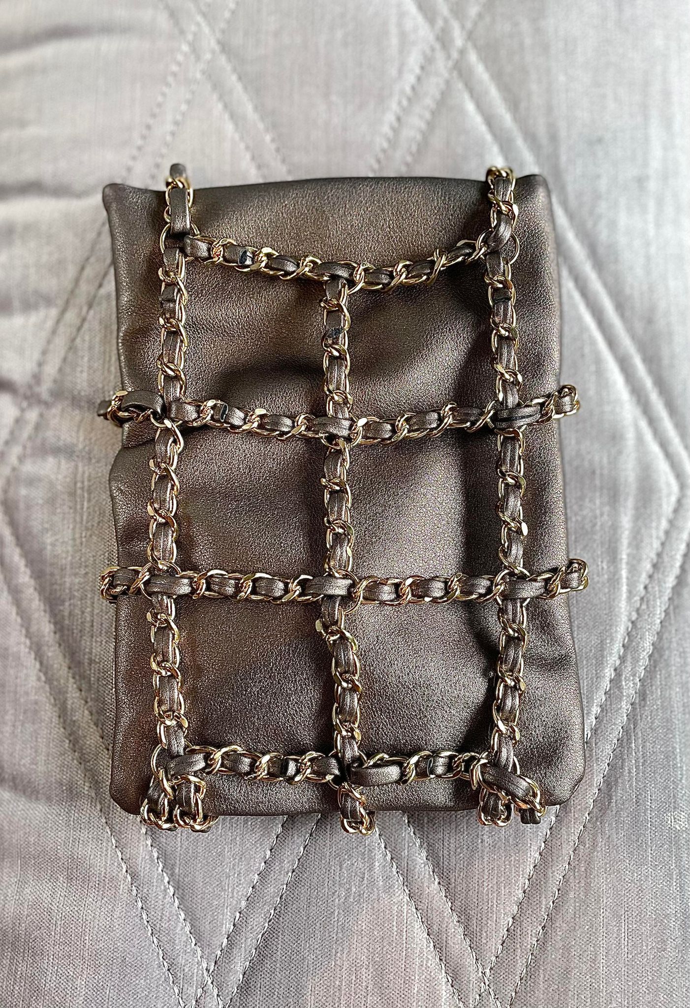 Crossbody bag with gold chain patchwork - bronze