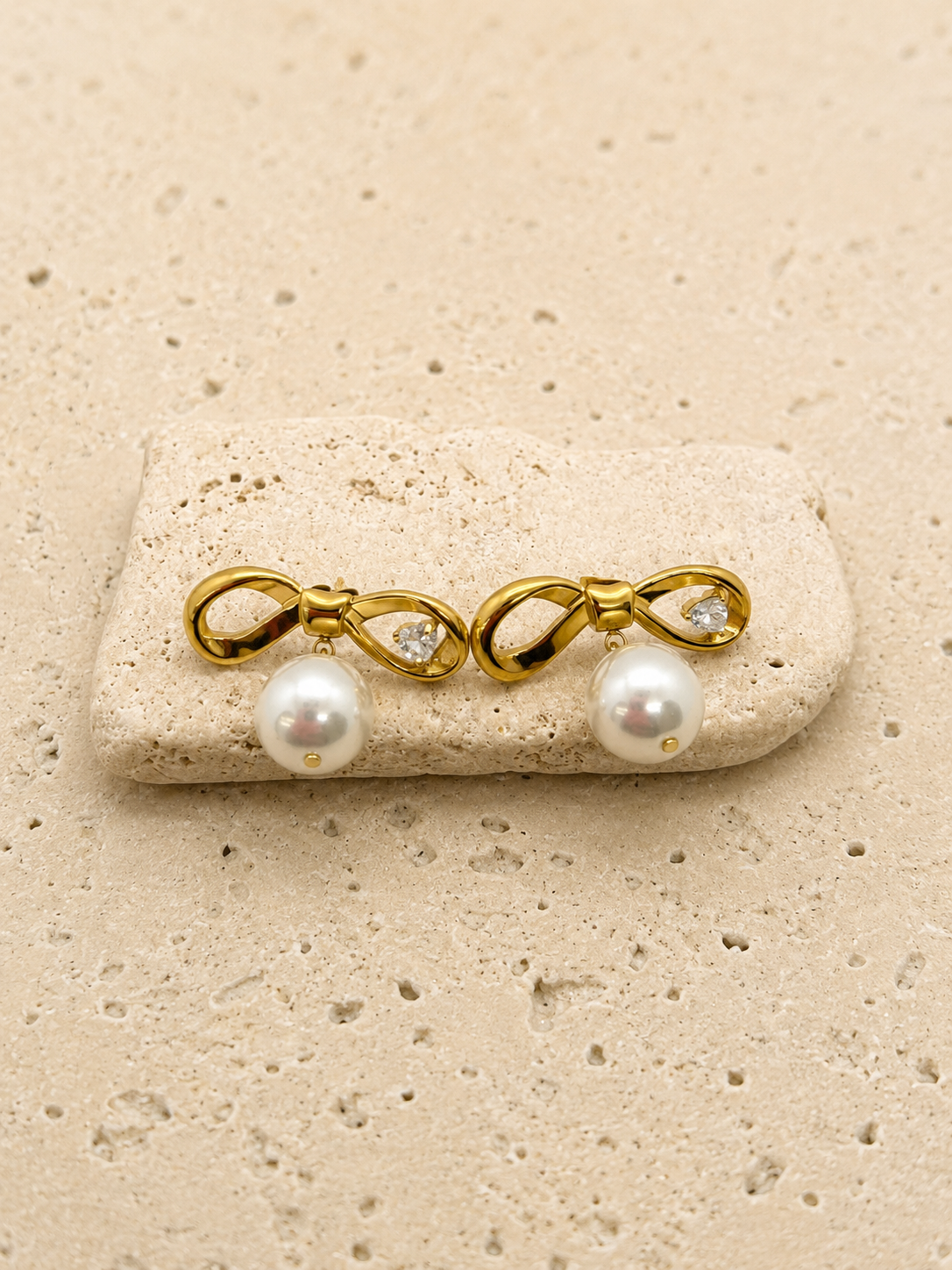Pearl bow earrings