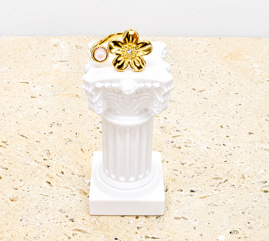Gold flower crystal ring