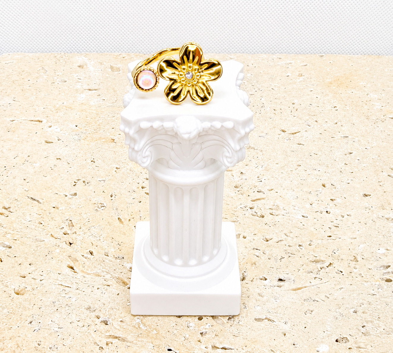Gold flower crystal ring