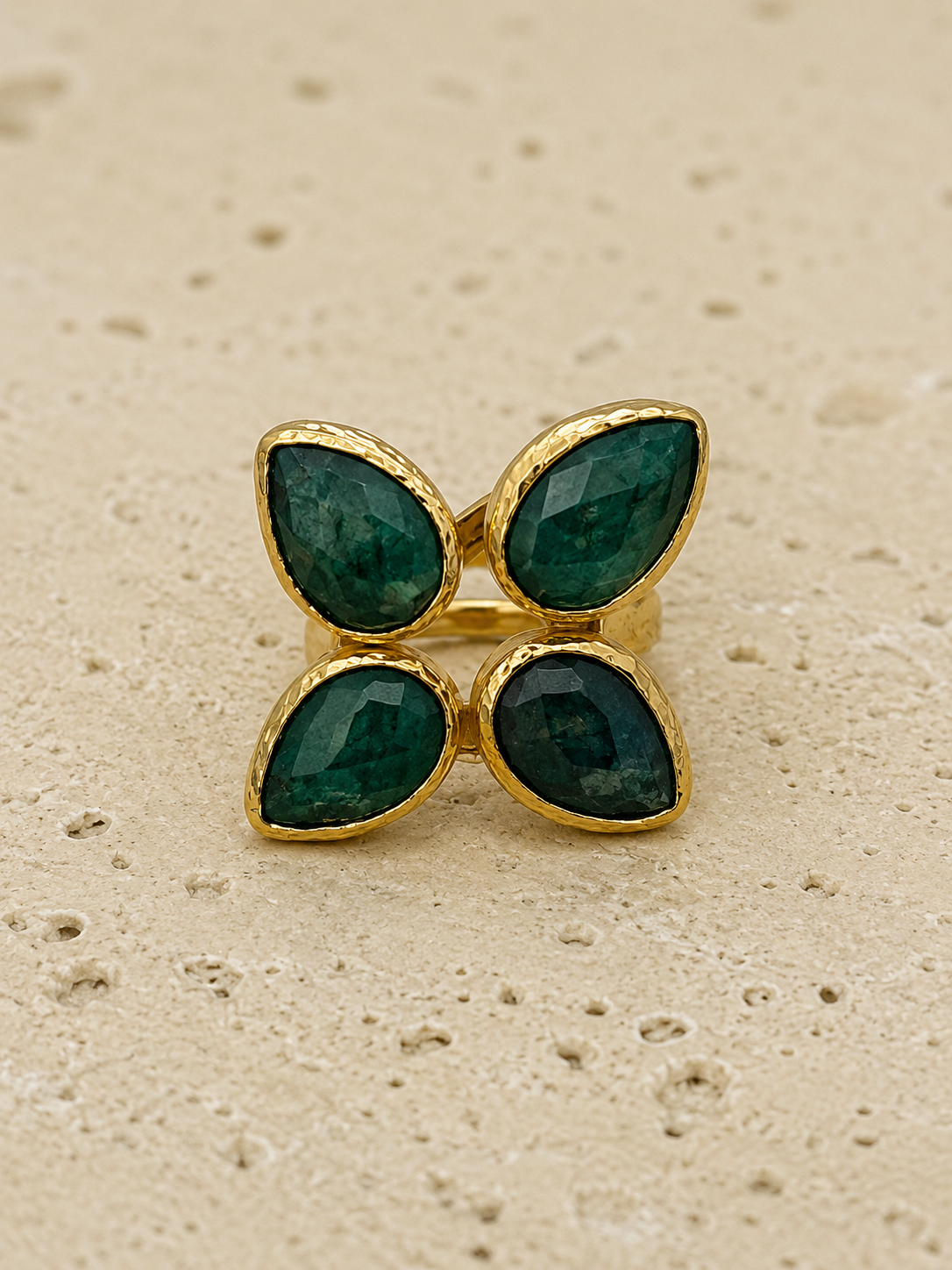 Muso emerald brass ring